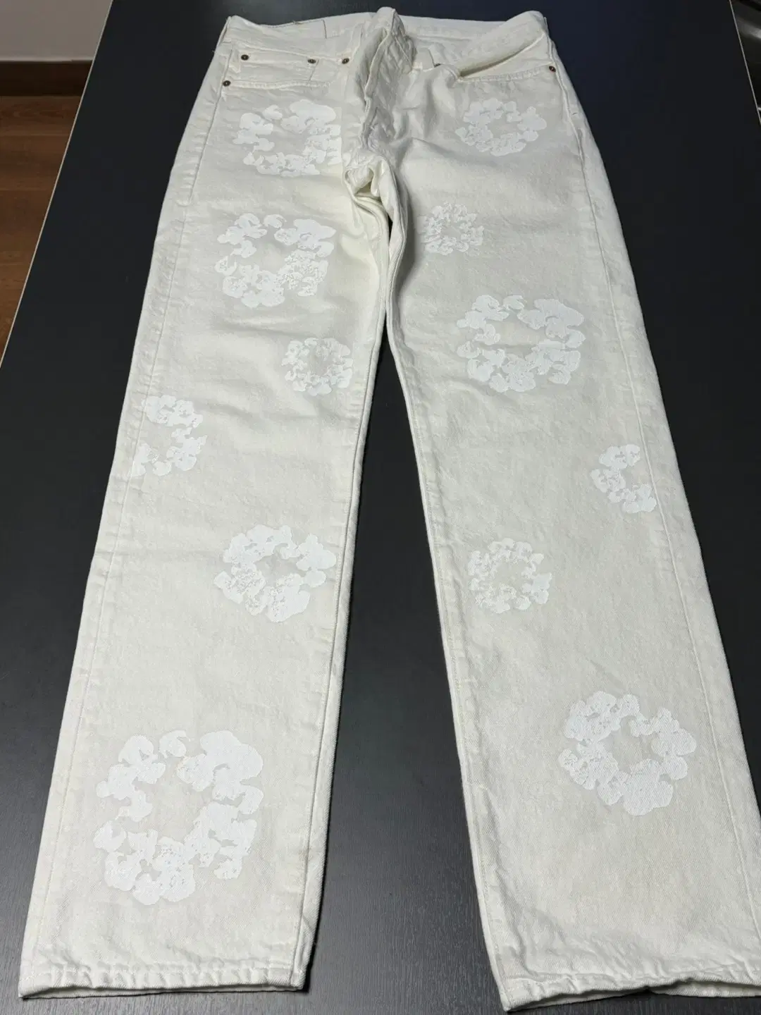 [33] DenimTears x Levi's Wreath Jin White/White