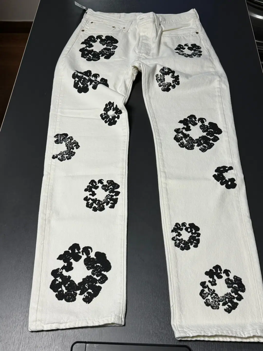 [33] DenimTears x Levi's Wreath Jin White/Black