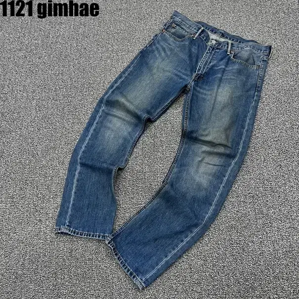 36 Levi's 513 Jeans