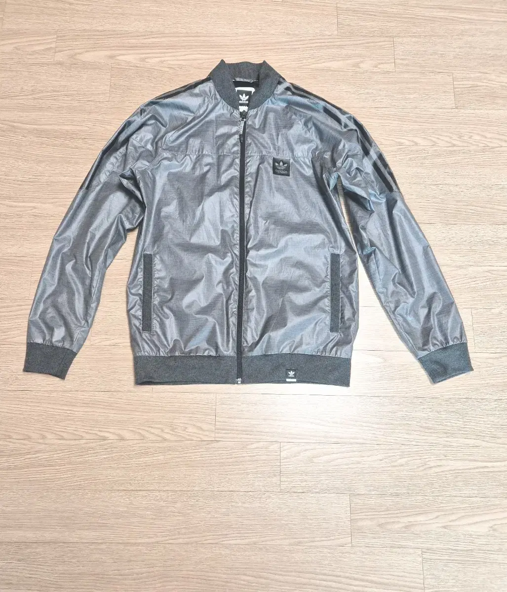 adidas Windbreaker Unisex size S.M