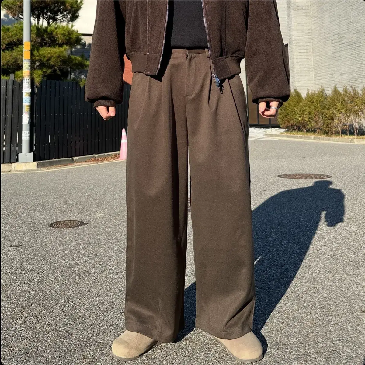 Brushed wide-leg slacks in brown