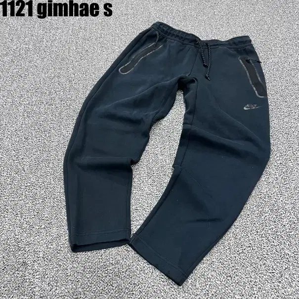 100 Nike TechPack Pants