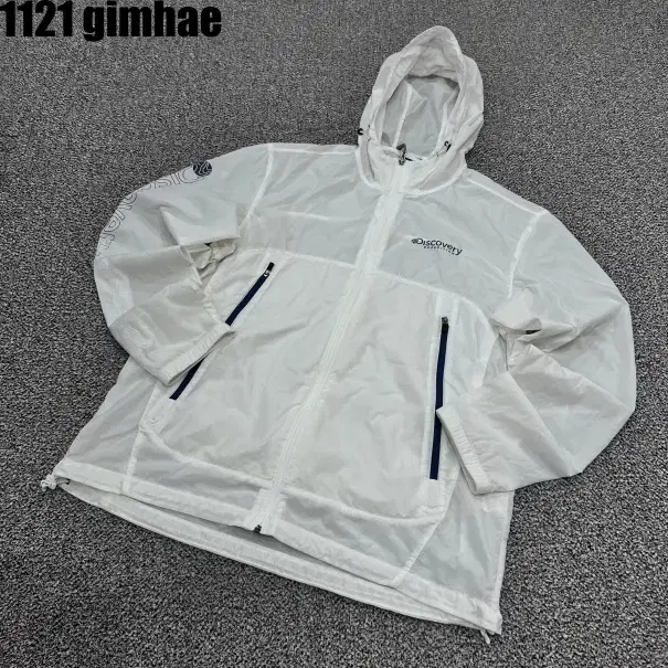 100 Discovery Lightweight Windbreaker