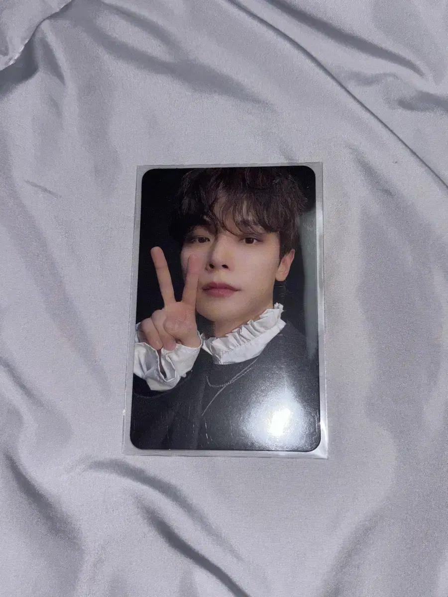 Lucy shin yechan yechan boogeyman photocard alpo photocard