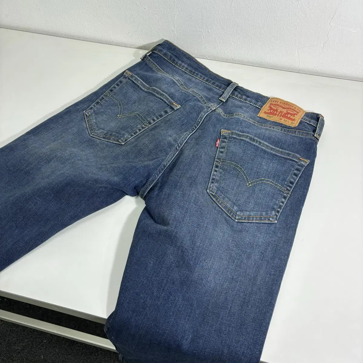 32 Levi's 502 Medium Blue Tapered Fit Denim Pants