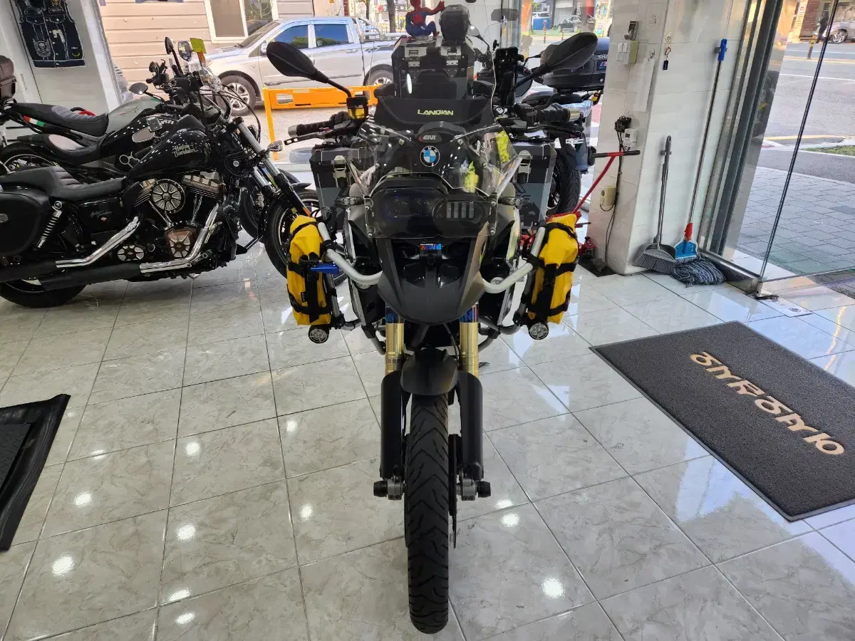 BMW F800 GS 년식2016 무사고 무슬림 머플러 구변 완료