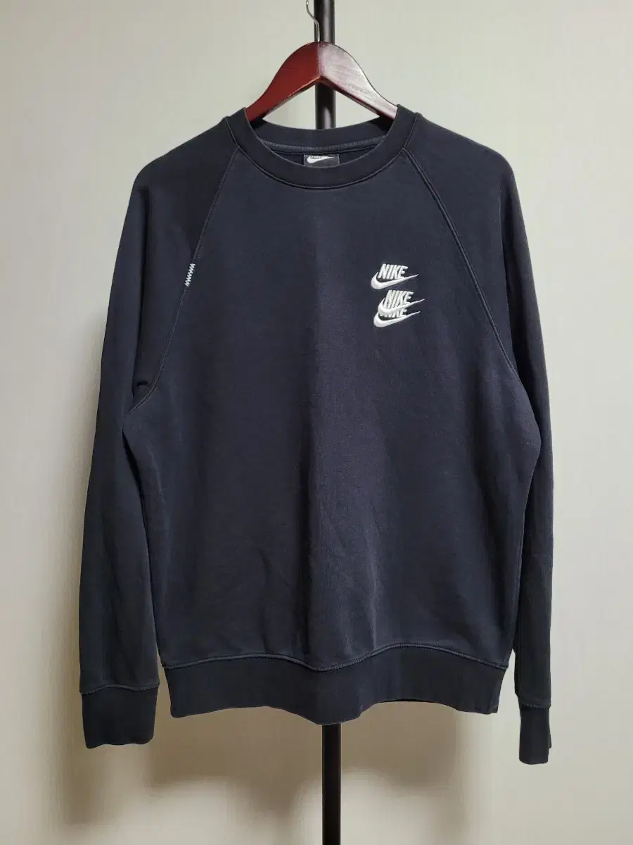 Nike Triple Swoosh Sweatshirt Size L