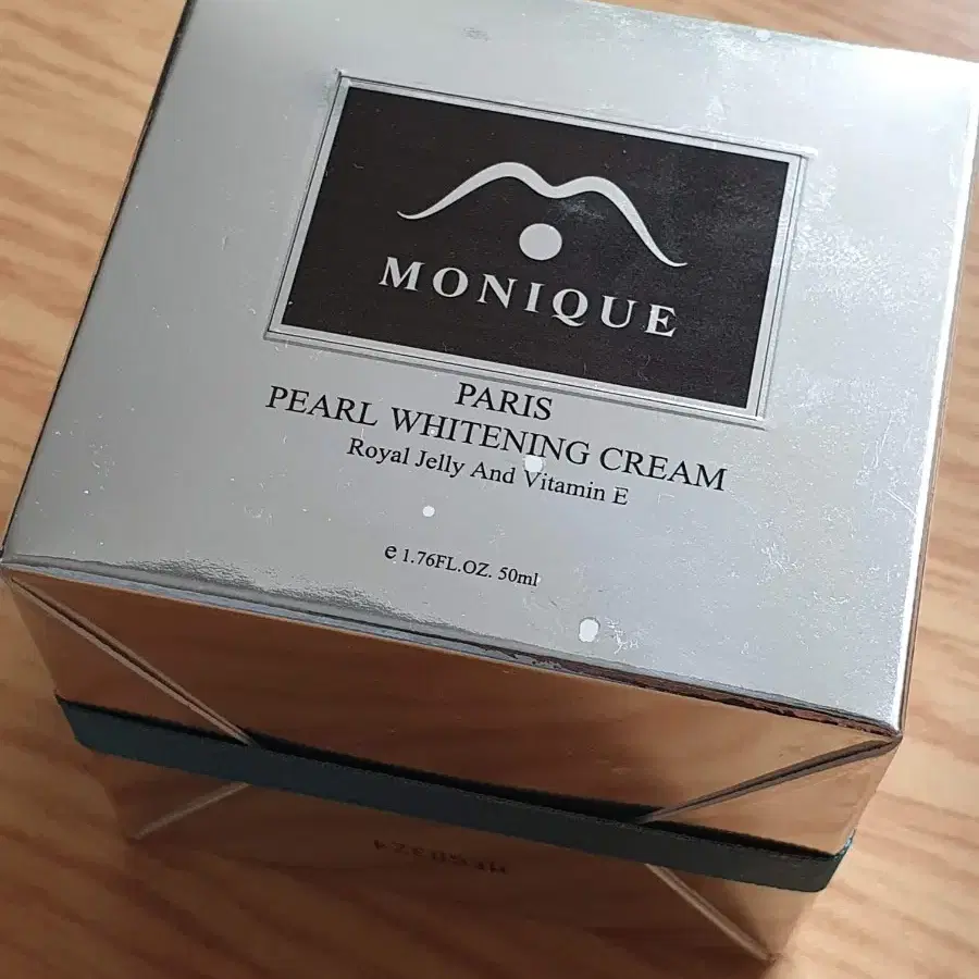 모니크 화이트닝 로얄젤리 비타민E 크림(50ml)