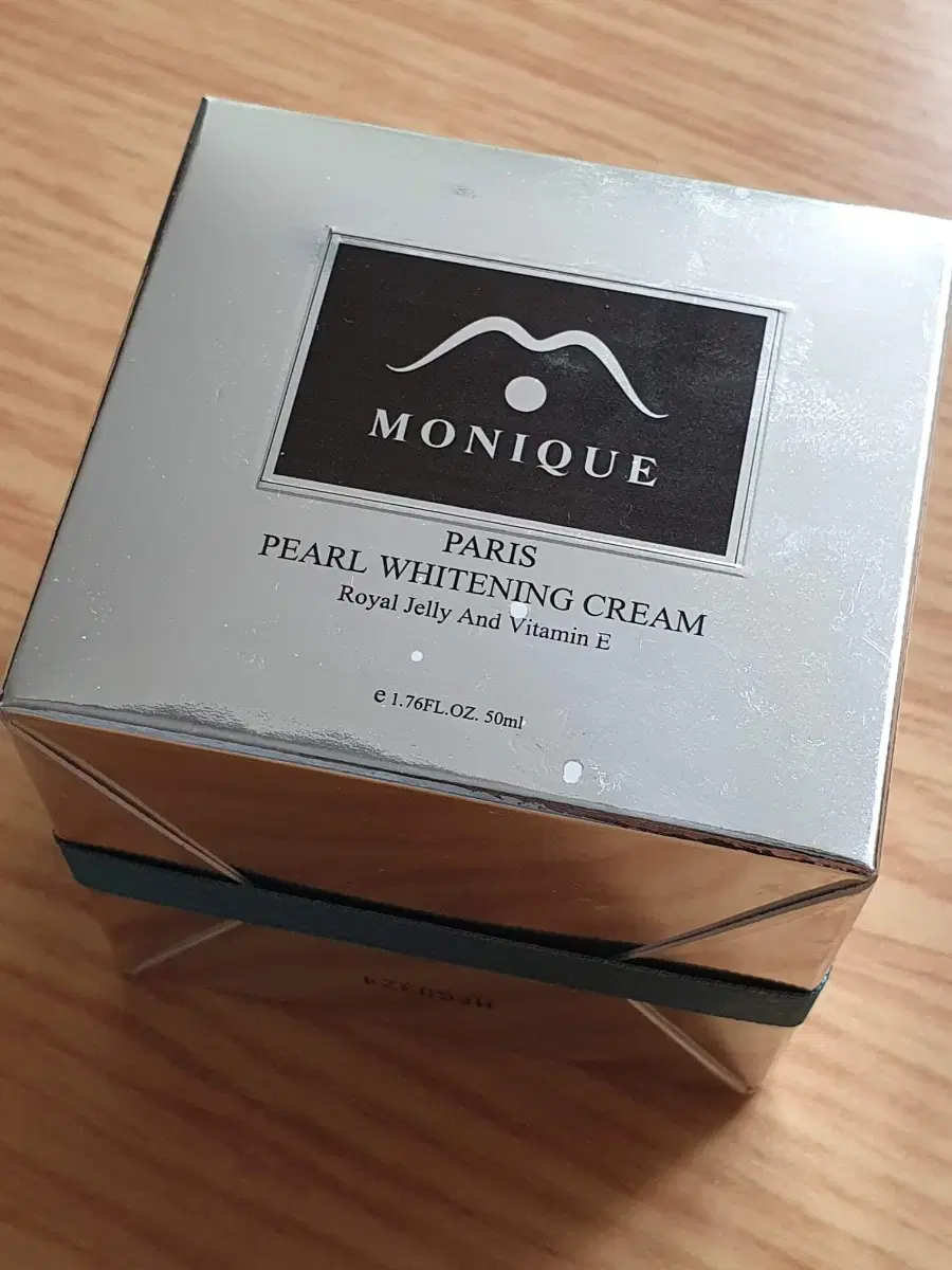 모니크 화이트닝 로얄젤리 비타민E 크림(50ml)