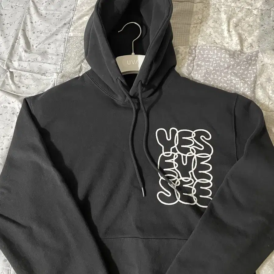 Yeseyesee 예스아이씨 후드티 c-logo hoodie black