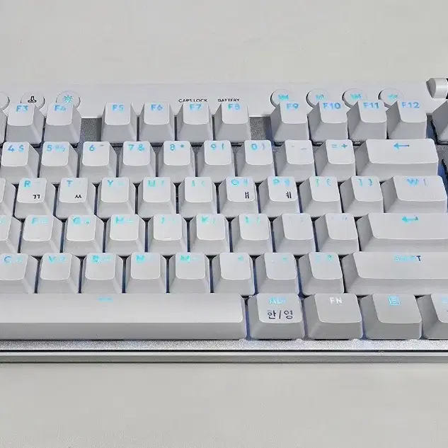 로지텍 G PRO X TKL 화이트 갈축 팝니다.