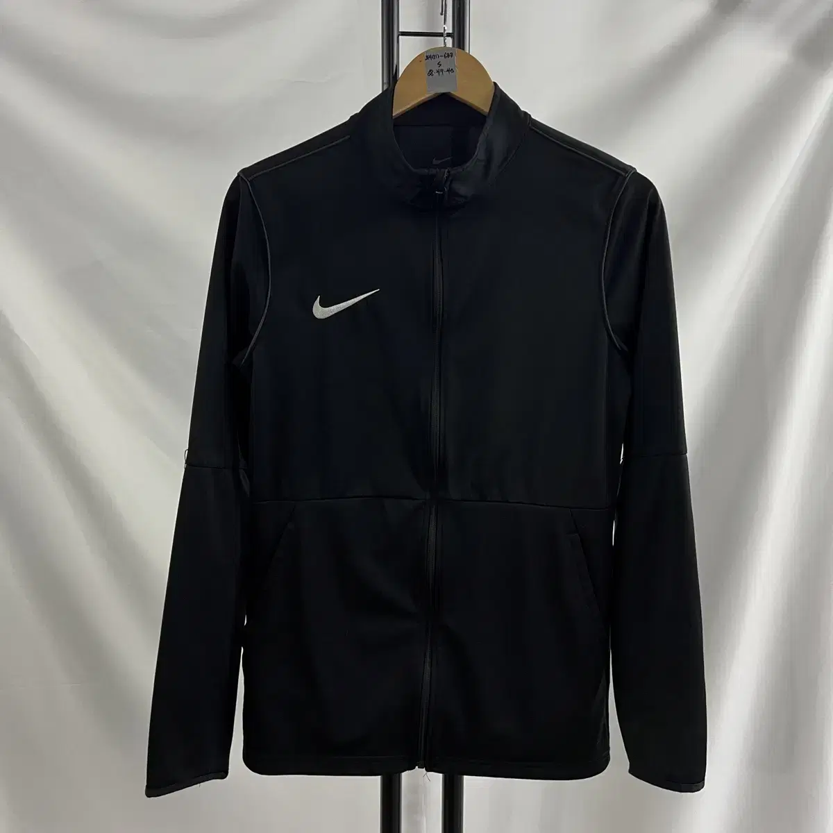 [authentic/95] nike swoosh dry fit black zip up/jersey