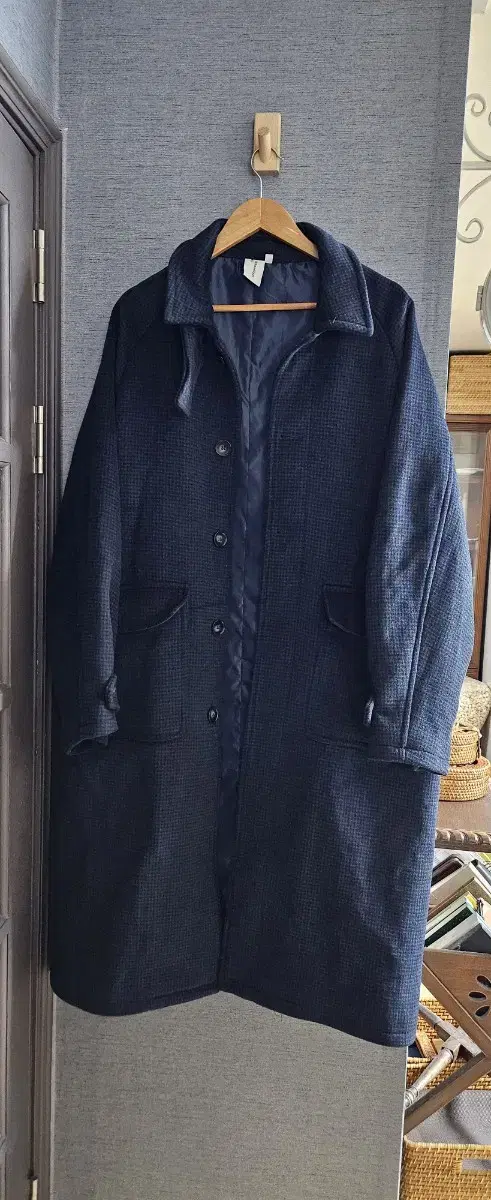 URBANDTYPE Navy woolen coat 100-105.NewGood condition