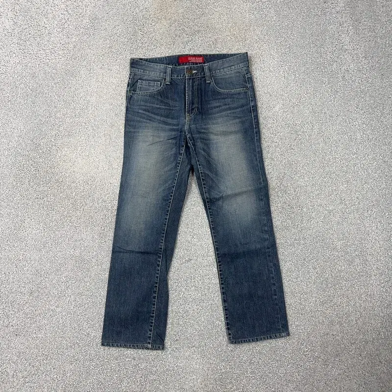 Gess Triangle Logo Wash Jeans 31