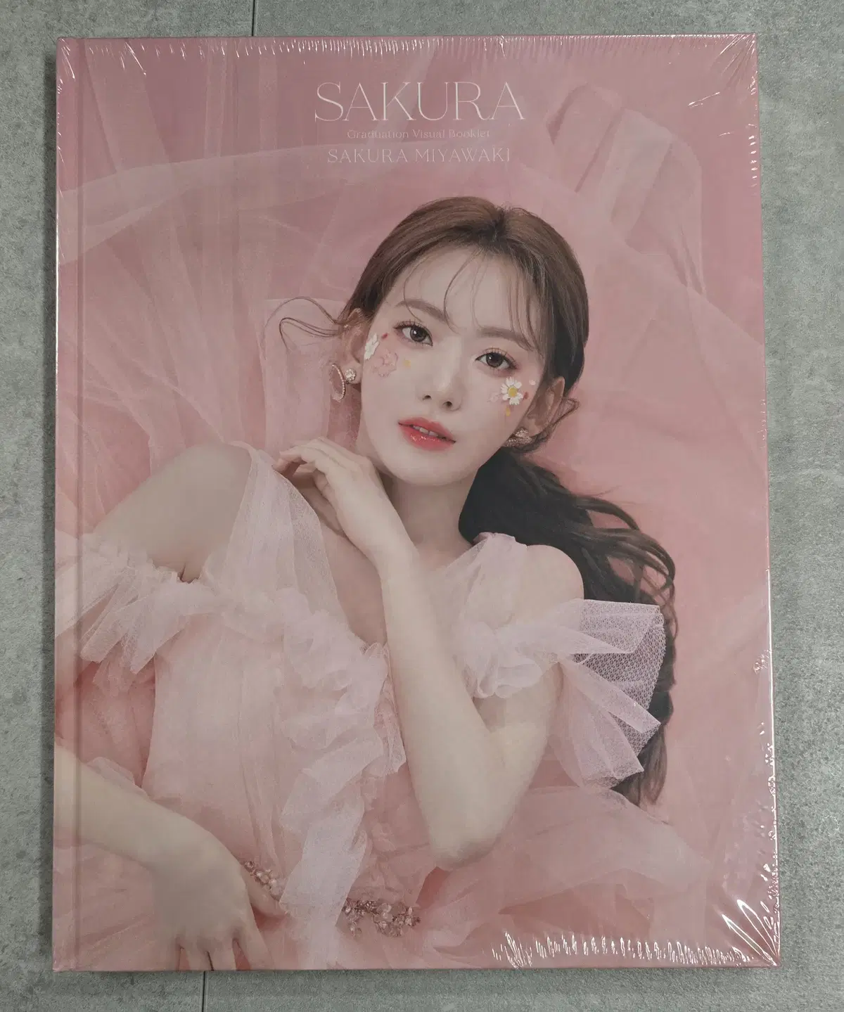 IZ*ONE miyawaki sakura Graduation photobook Booklet (unsealed)