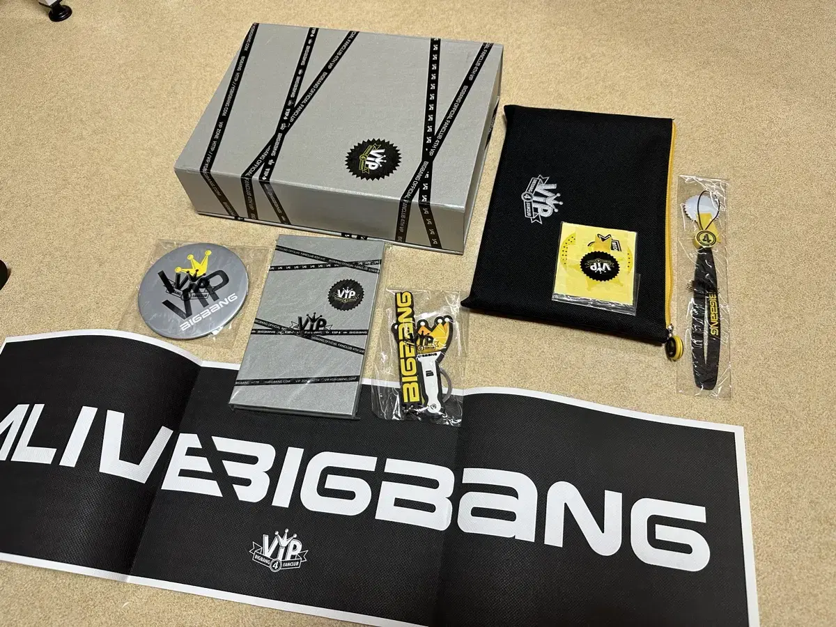 BIGBANG Goods VIP in front of the 4th kit support