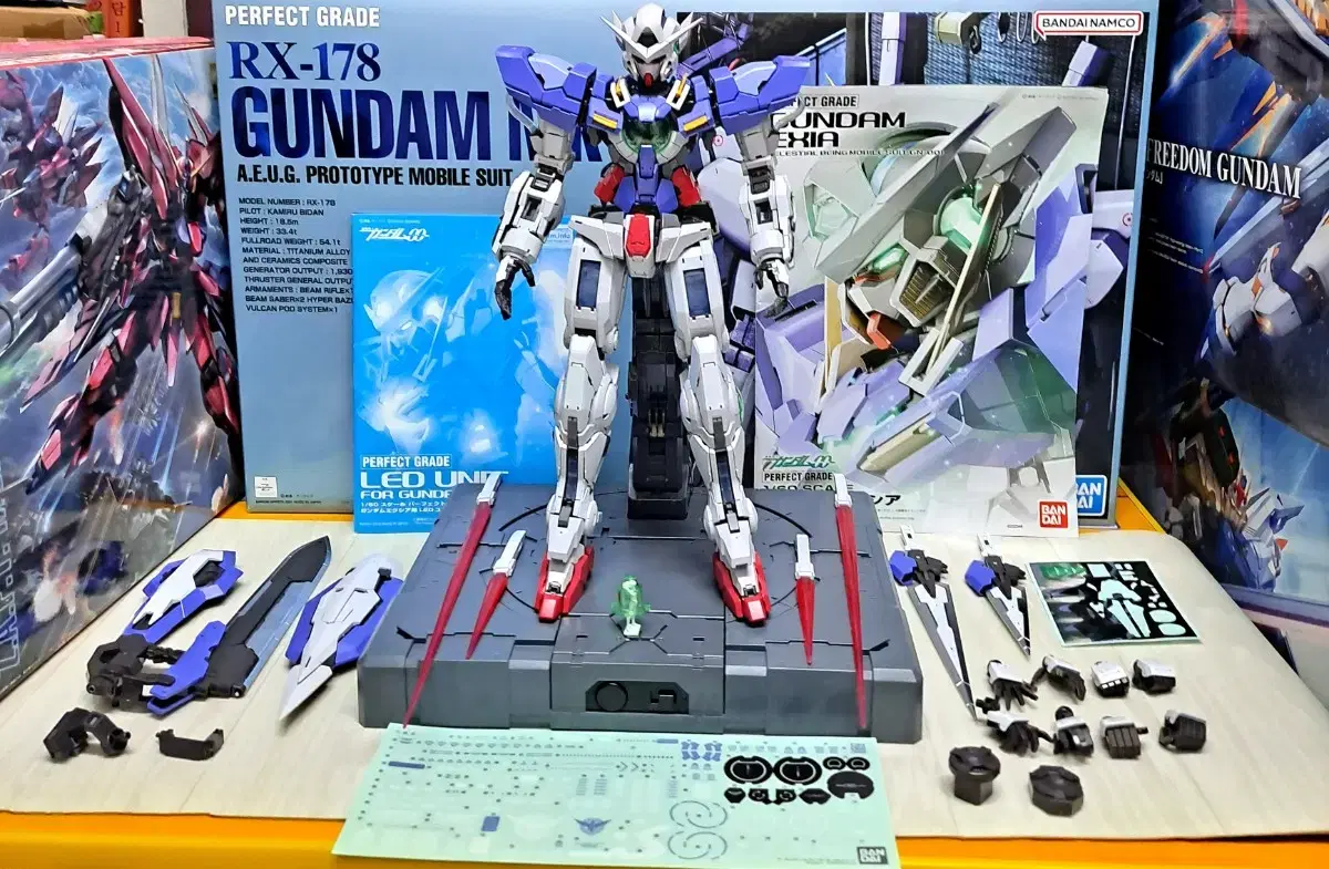 Vahn Dai PG Exy Lightning Gundam Genuine LED!!!