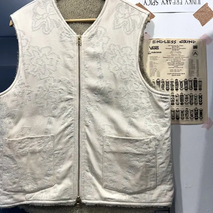 URU TOKYO JACQUARD ZIP UP VEST 우루도쿄베스트