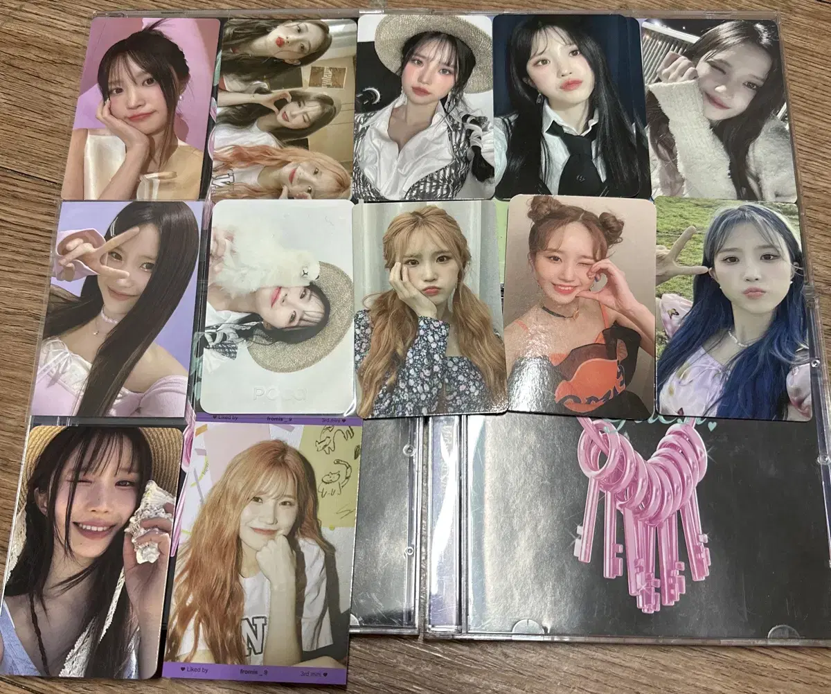 Fromis 9 song hayoung sells photo cards.