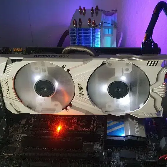 갤럭시 GTX950 개간지 화이트 LED 그래픽카드