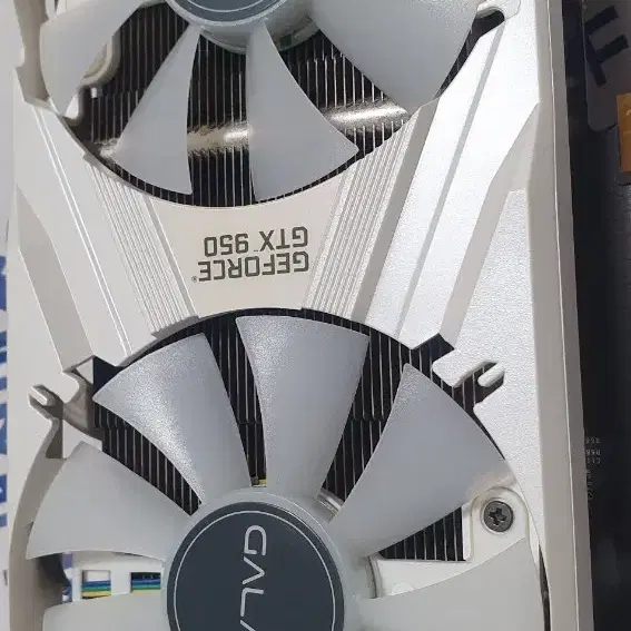 갤럭시 GTX950 개간지 화이트 LED 그래픽카드