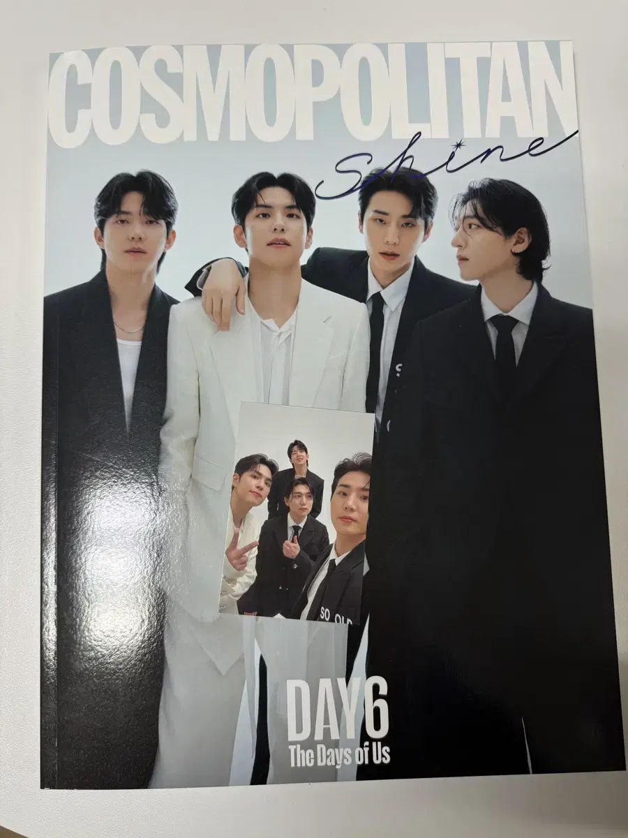 Day 6 Cosmopolitan Magazine + Group Photocard1