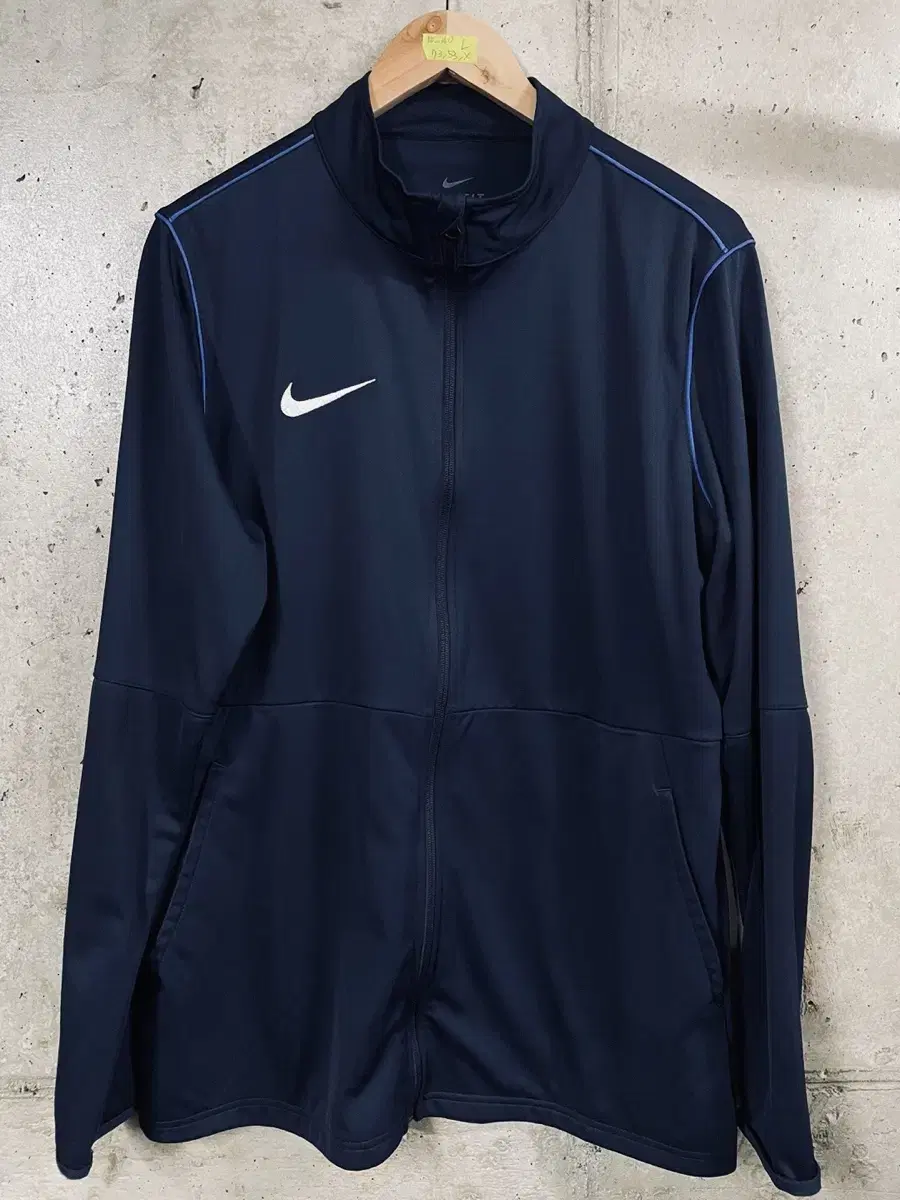 [authentic/l] nike swoosh dry fit navy zip-up/jersey