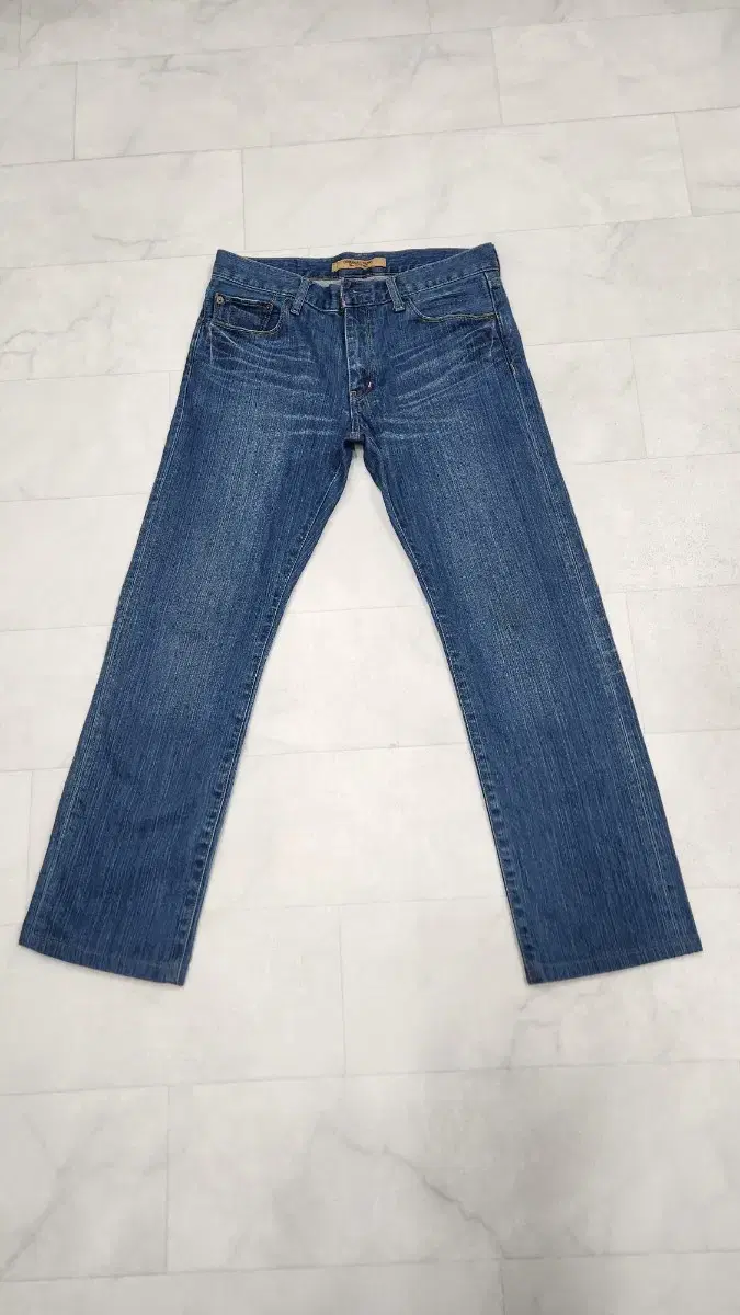 Uniqlo 31-inch jeans straight fit