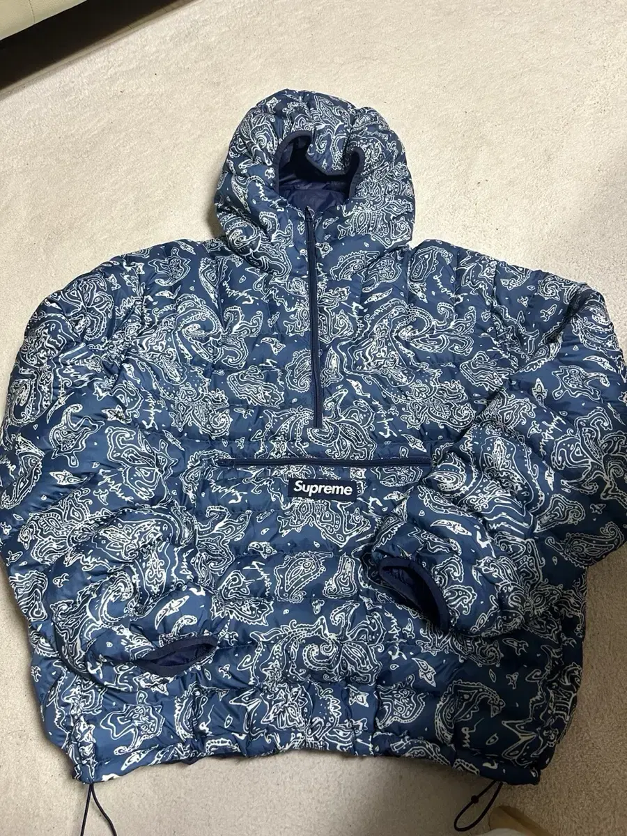 Supreme Paisley Microdown Padding Size L