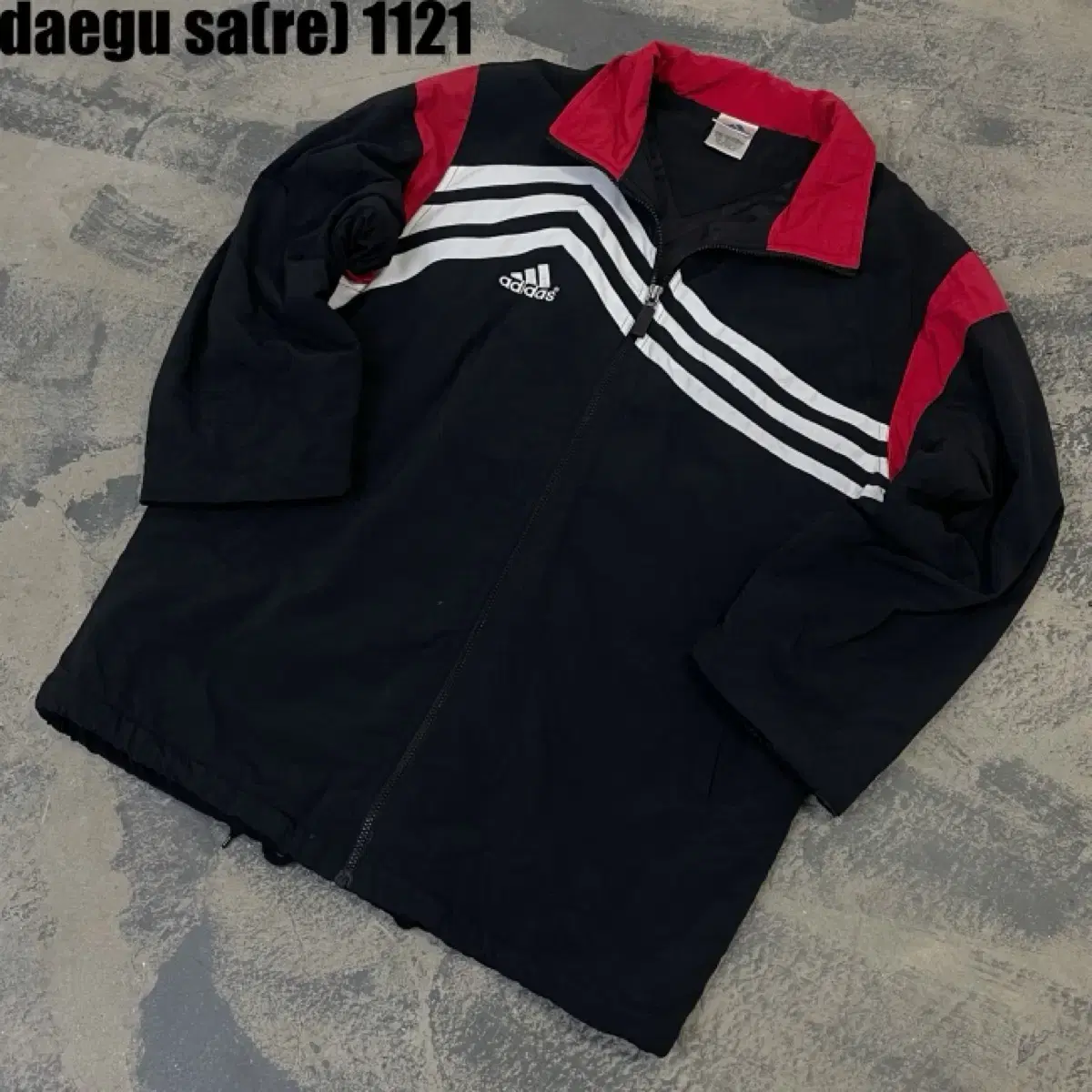 Adidas Overfit Jumper (up to size 105)Off the shoulder and long sleeves!