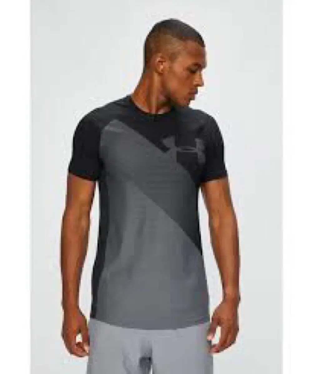 (L) Under Armour Heatgear Functional Vahn Tee