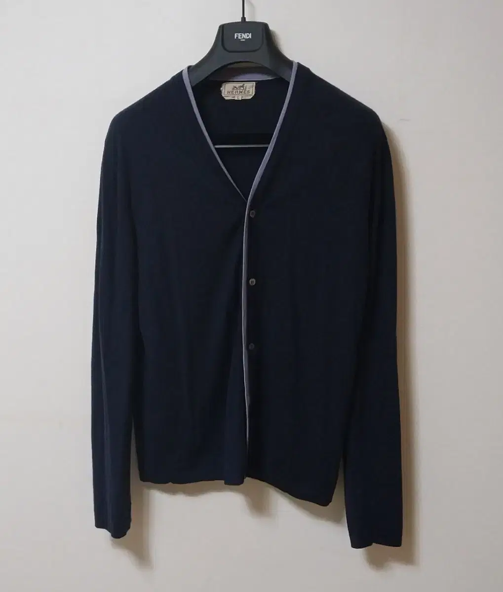 Hermès 100% Cashmere Cardigan (100)