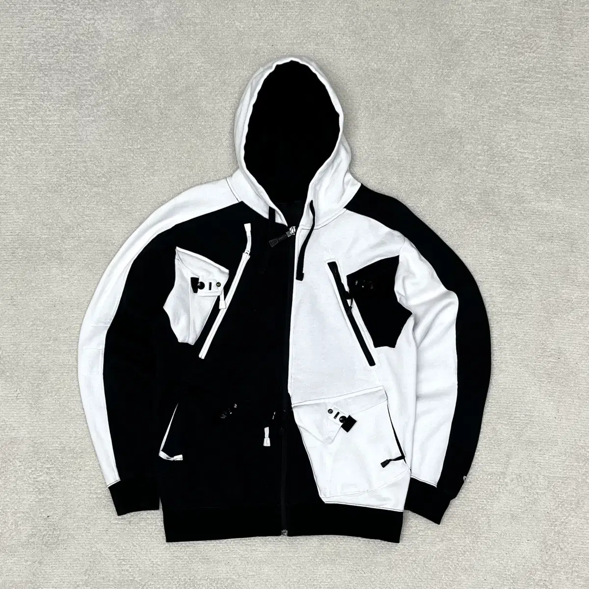 Oakley White Black Utility HoodieZipped up