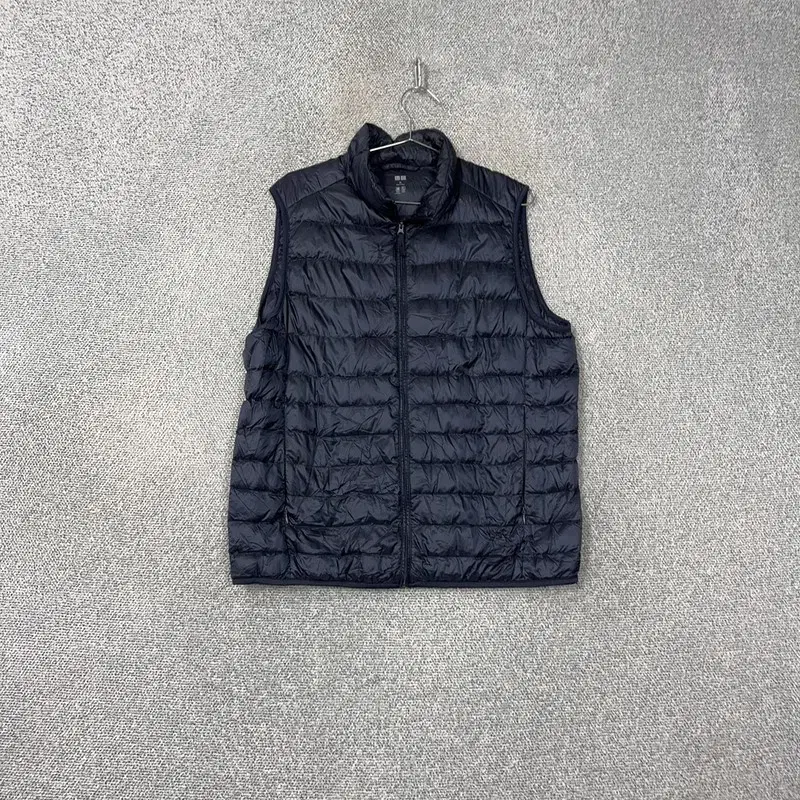 Uniqlo Navy Lightweight Padded Vest XL