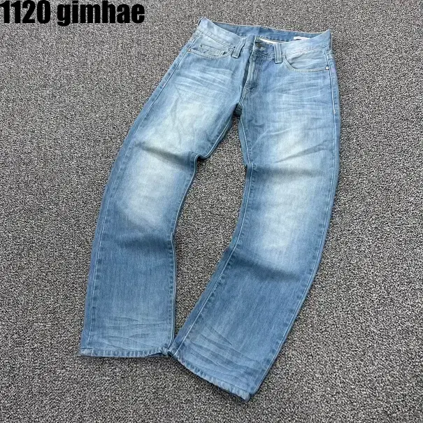 32 Levi's Premium Jeans