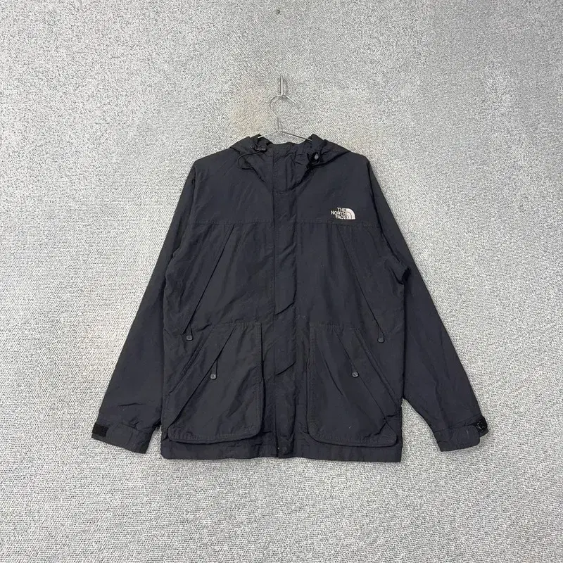 The North Face Utility Pocket Windbreaker 90