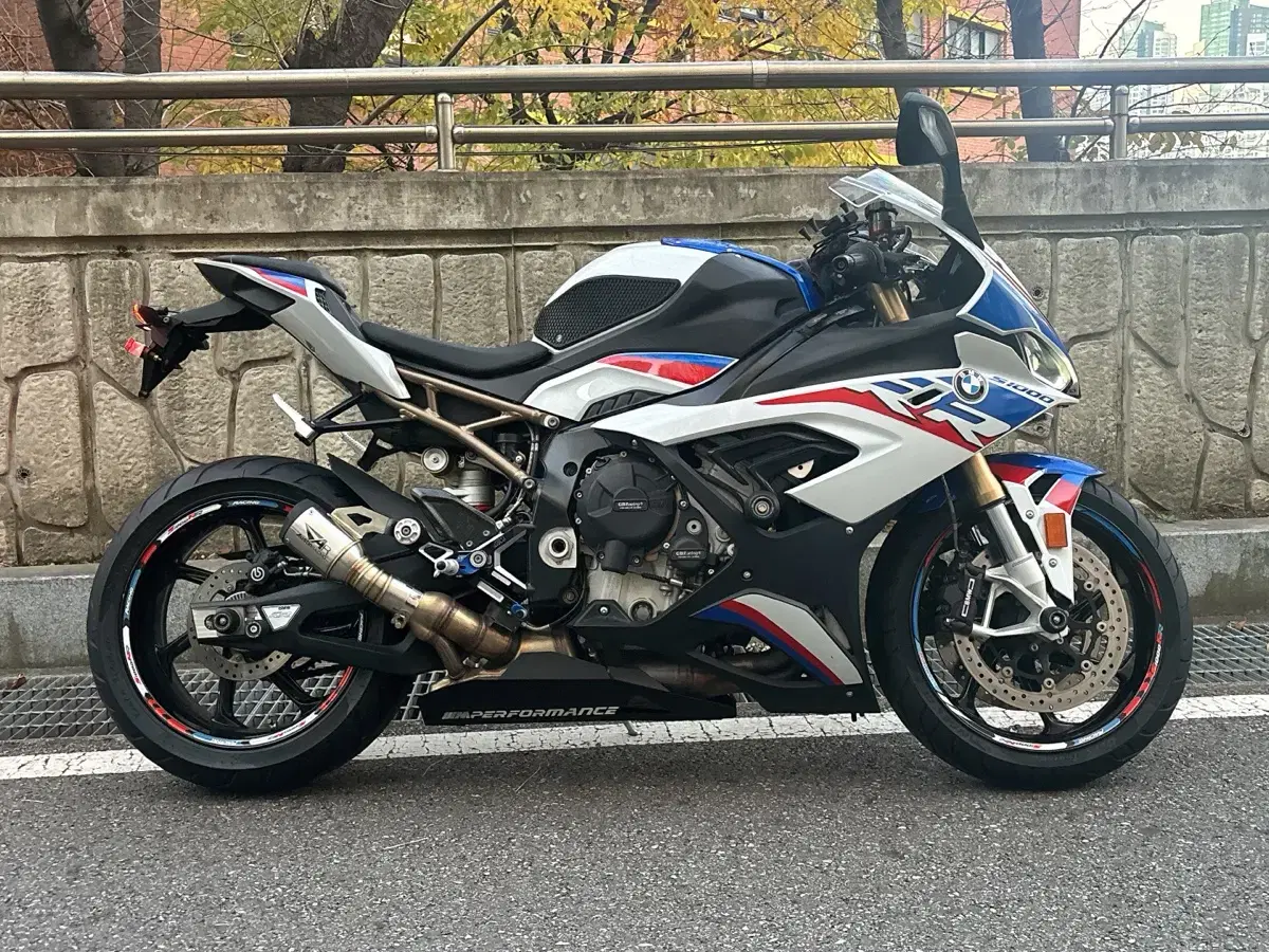 21년식 s1000rr m팩 판매합니다 업자 연락주지마세요