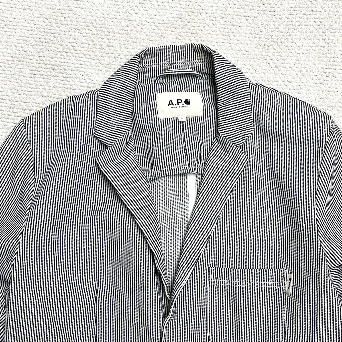 A.P.C. x 칼하트 히코리 캡틴 자켓