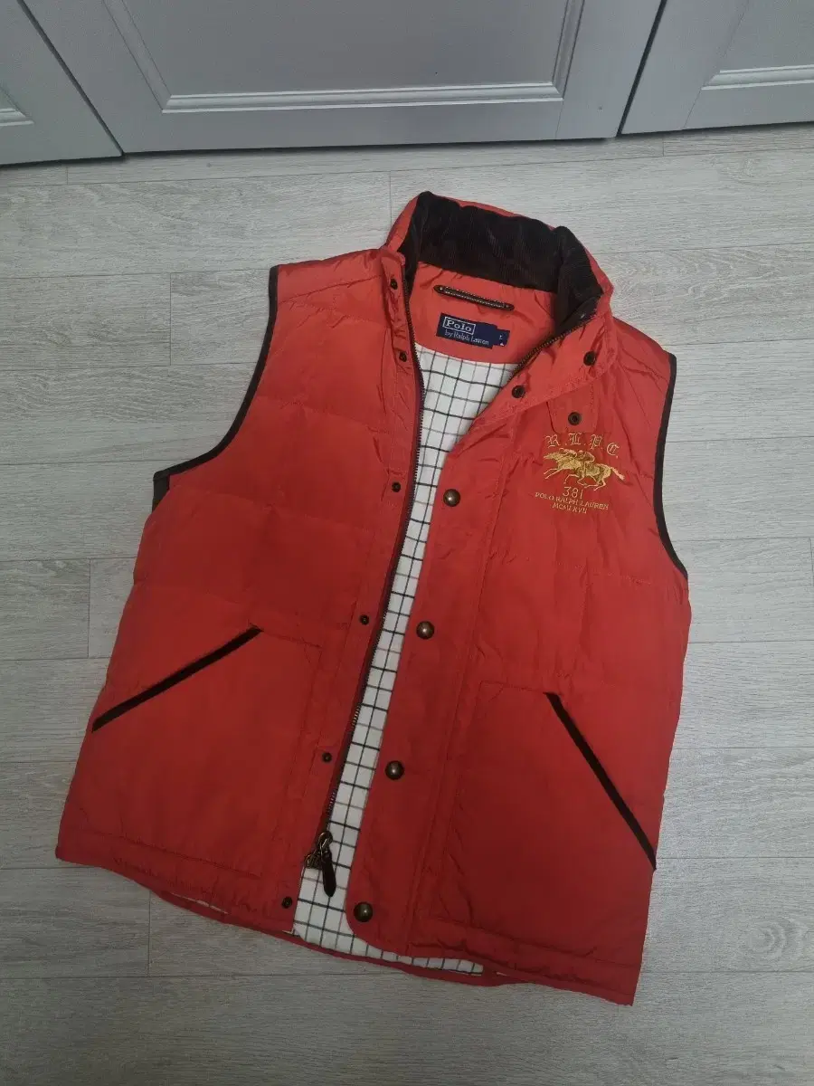 Polo vest padding