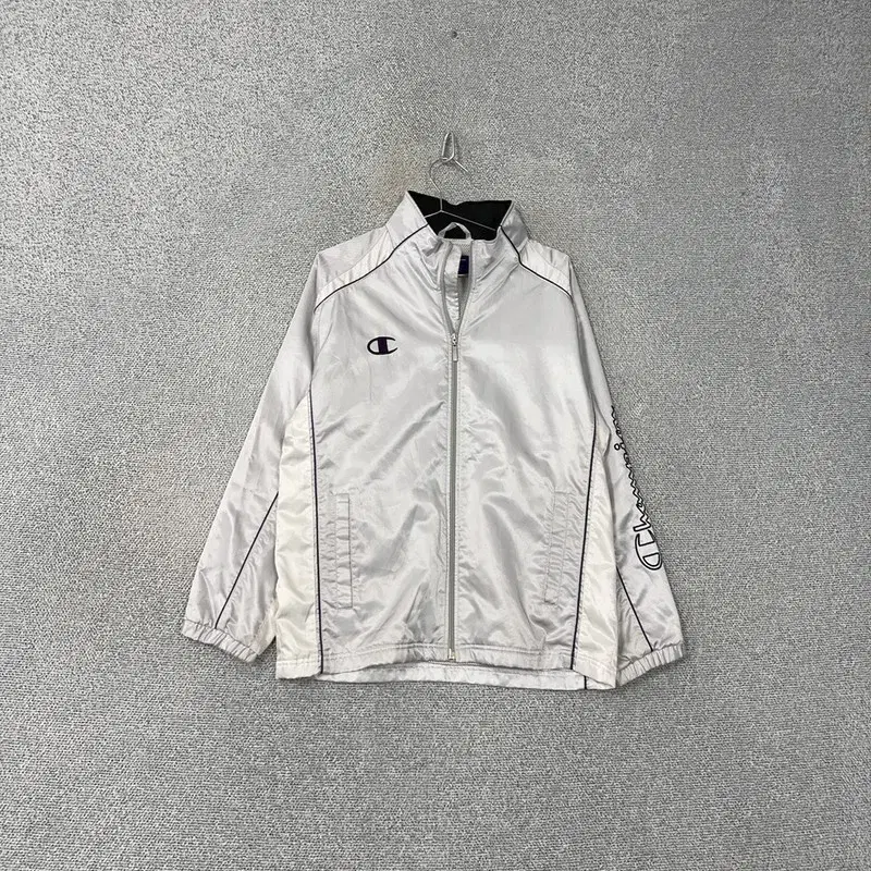 Champion Vintage Polished Silver Windbreaker M