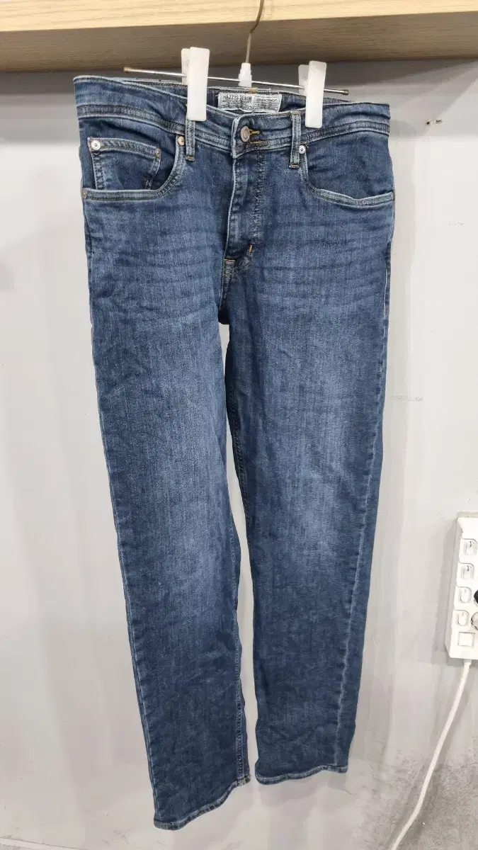 Hedges Denim Brushed Jeans Waist 41(32) Length100 ConditionFine