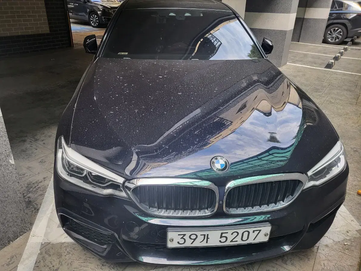 18년식2월520d 디젤4륜 xdrive m 스포츠 플러스최고등급