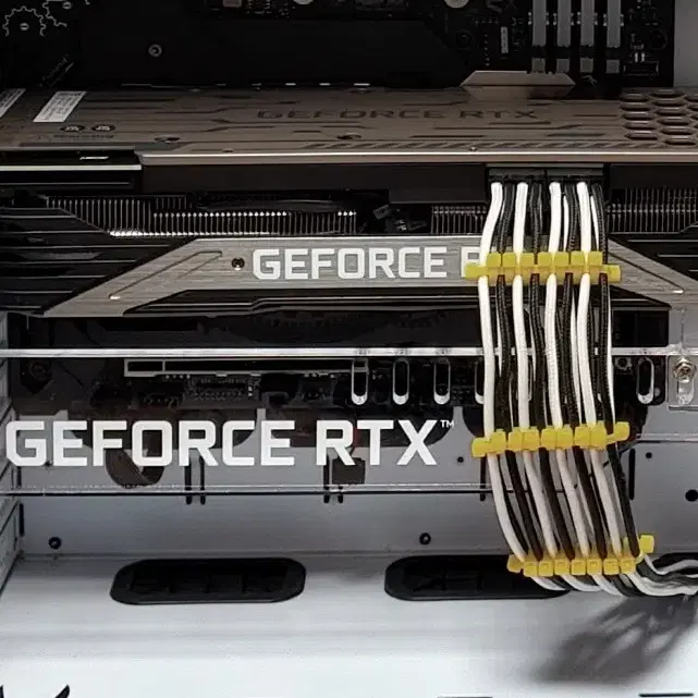 GEFORCE RTX 투명아크릴 지지대