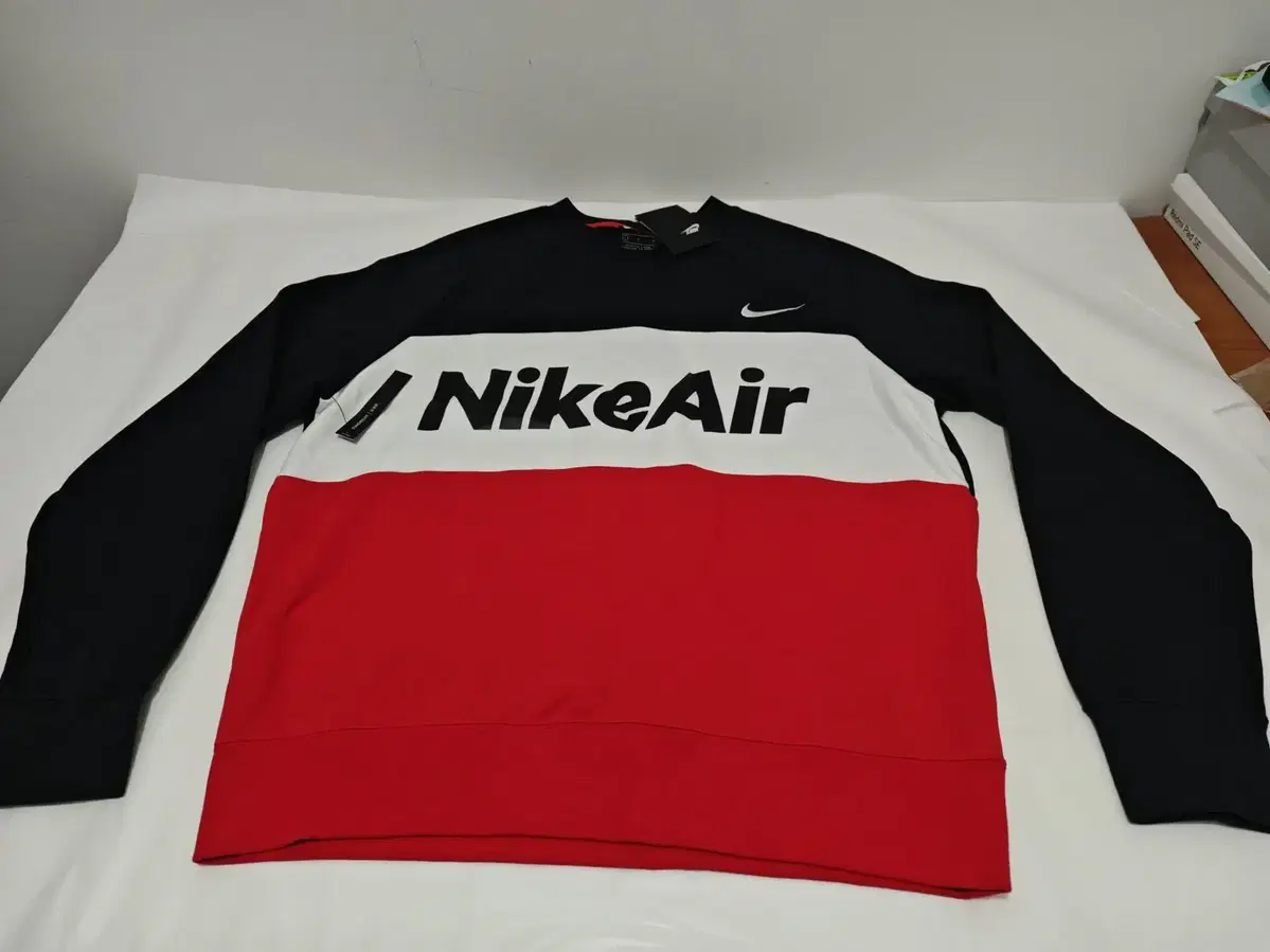 Nike Men's gaeul Winter English Logo Knit Tops