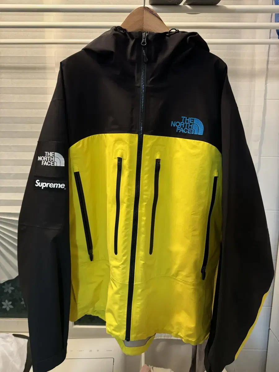 (XL)Supreme x The North Face Taped Seam Shell Jacket Yel (22FW)