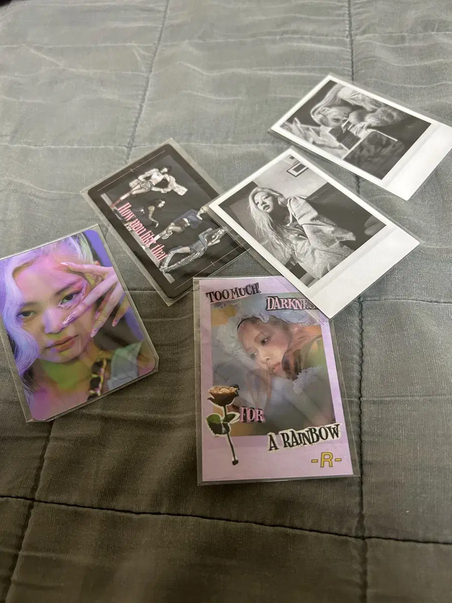 Black pink:) Jennie, rose photocard in bulk.