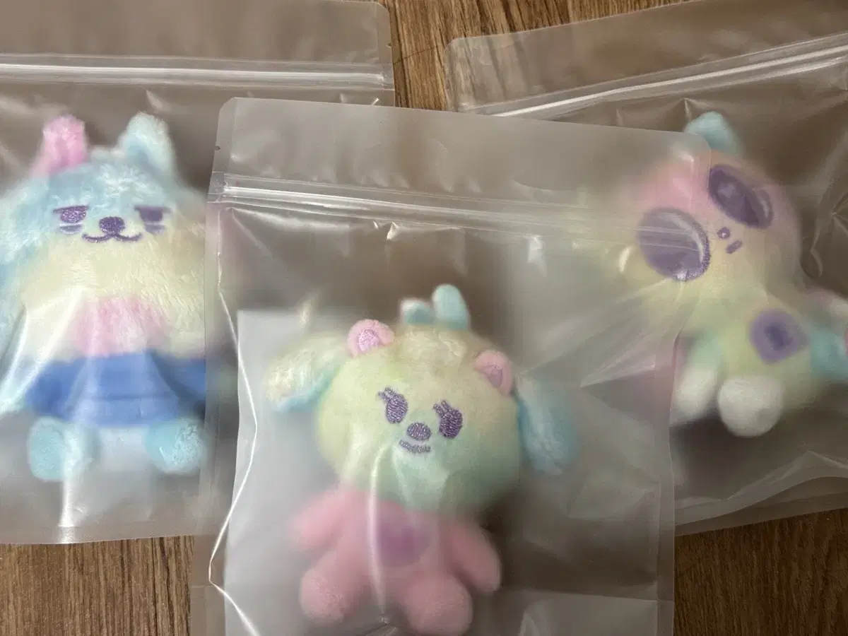 Tuvatu Rainbow Hornbatu doll keyring sealed WTS