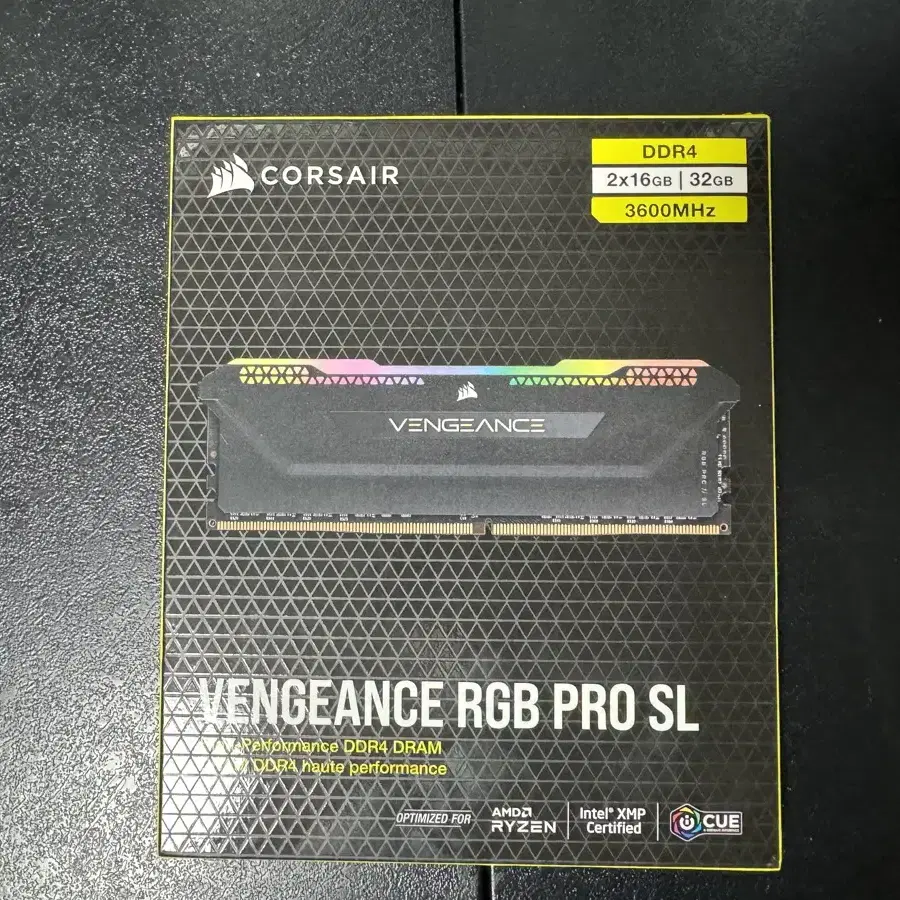 커세어 프로 sl ddr4 3600mhz 32기가 판매합니다.