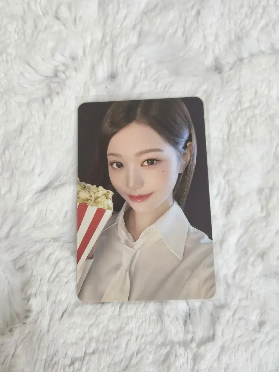 wonyoung popcorn photocard sells it