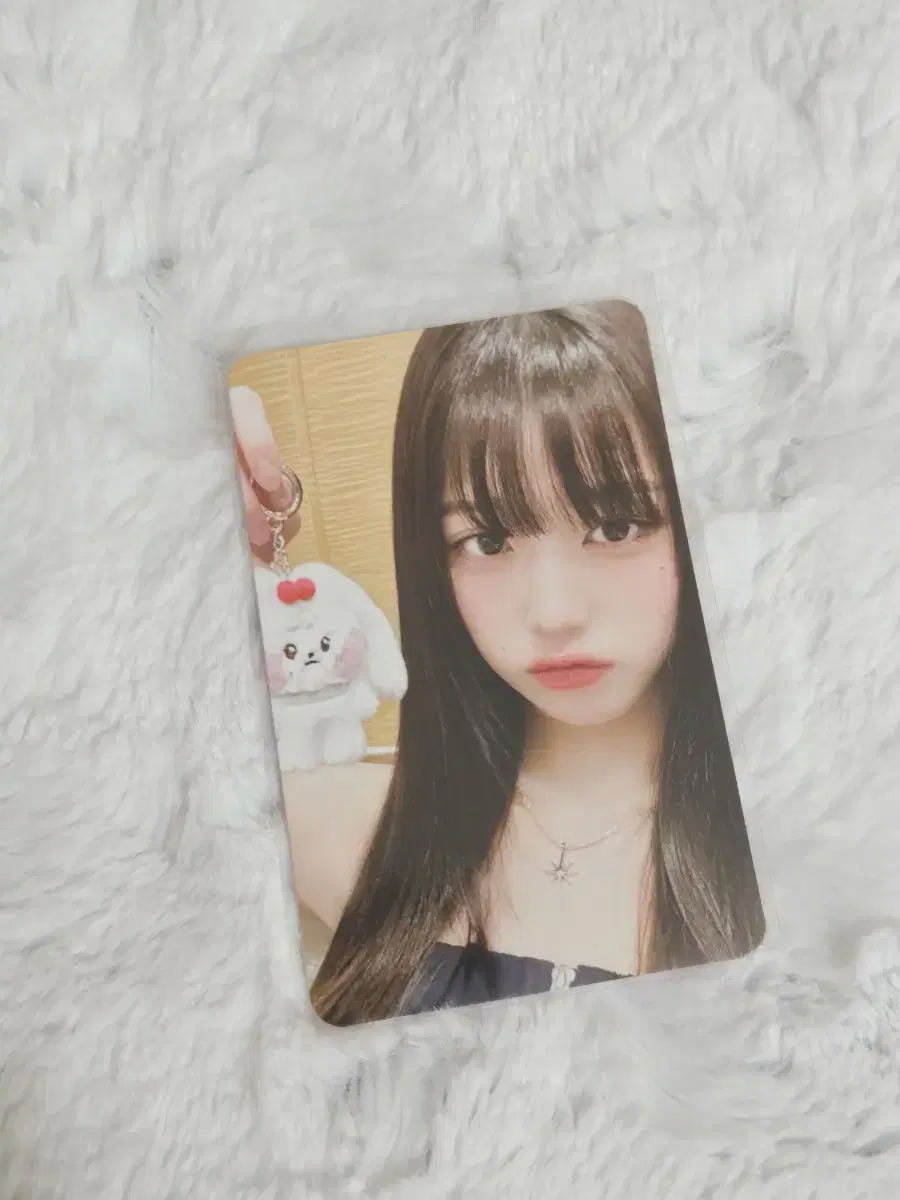 Wonyoung Minnie pop up photocard sells